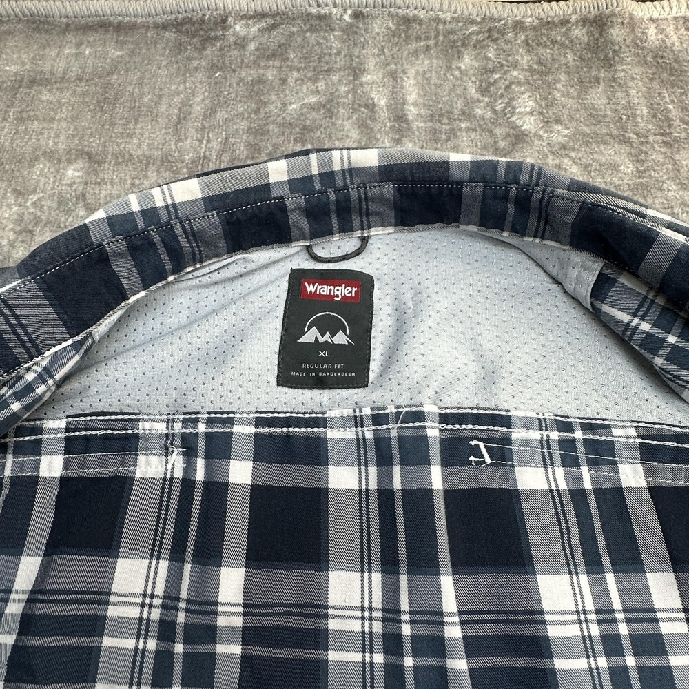 Wrangler Shirt Mens XL Blue Plaid Short Sleeve Button Up Vented Outdoor‎ Hiking - Picture 8 of 13